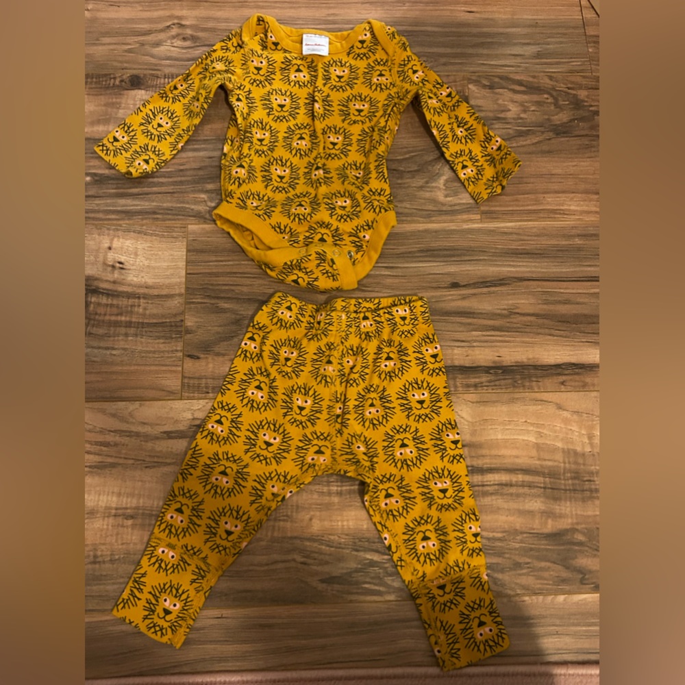 Hanna Andersson friendly lion matching set 6-12 months